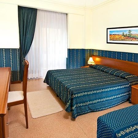 Hotel Napoleon Каттолика Экстерьер фото