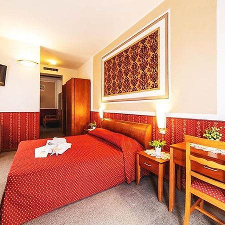 Hotel Napoleon Каттолика Экстерьер фото