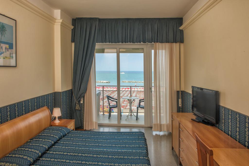 Hotel Napoleon Каттолика Экстерьер фото