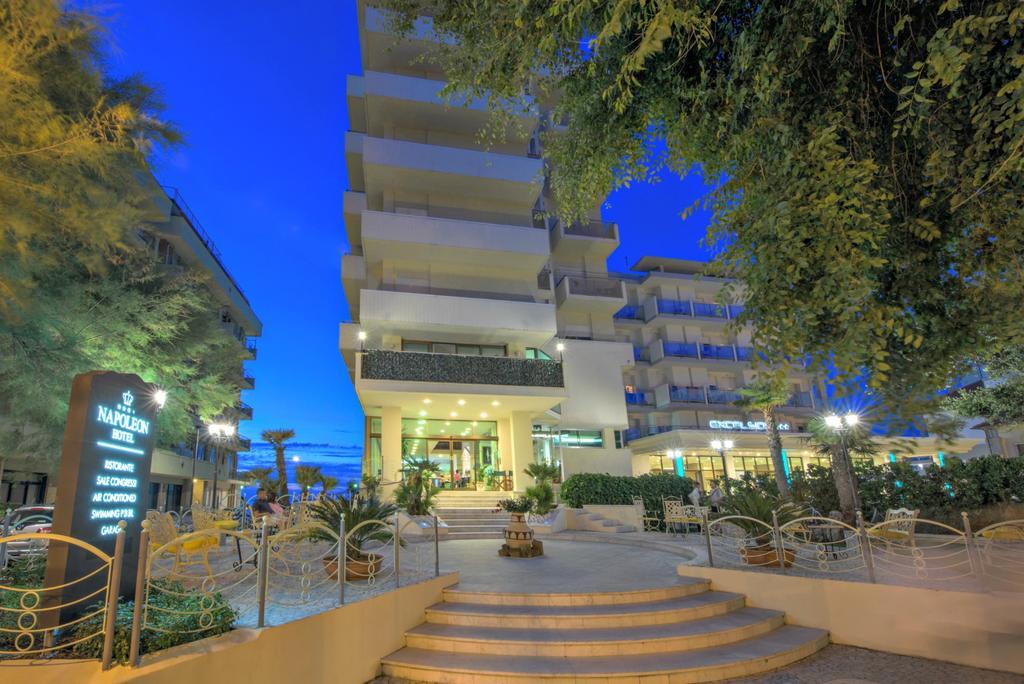 Hotel Napoleon Каттолика Экстерьер фото