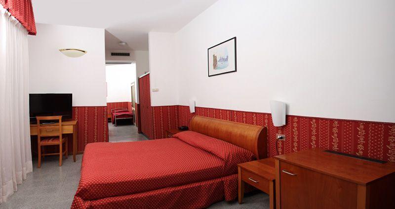 Hotel Napoleon Каттолика Экстерьер фото